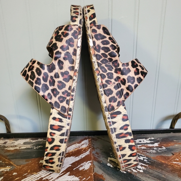 Steve Madden Teddy T Sandals Leopard Print - Picture 10 of 11